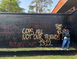 Aksi Coret-Coret di Gerbang Pancasila Saat Demo RUU KUHAP Tuai Kecaman, Aktivis: Demokrasi Butuh Keteladanan