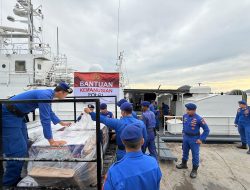 Polri Berangkatkan Bantuan Kemanusiaan untuk Korban Banjir di NTT