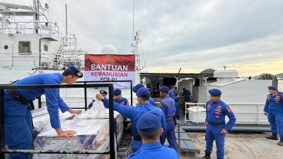 Polri Berangkatkan Bantuan Kemanusiaan untuk Korban Banjir di NTT