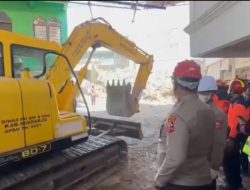 Demi Kemanusiaan: Samapta dan SAR Menembus Reruntuhan Tanpa Takut