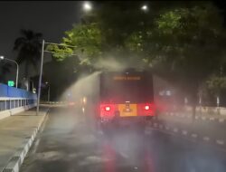 Brimob Pastikan Jalan Terdampak Abu Anak Krakatau Tak Mudah Berdebu